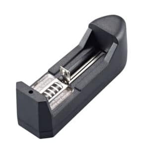 🏷️ Meta description (courte) Chargeur secteur TG-088 pour batteries lithium-ion 18650 et compatibles, voyant LED, plug-in AC, compact et sûr pour usage domestique ou atelier.