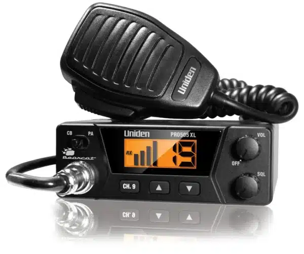 Découvrez la radio CB Uniden PRO505XL à 40 canaux, avec écran LCD rétroéclairé, fonction PA, contrôle du squelch et prise pour haut-parleur externe. Idéale pour une utilisation en intérieur comme en extérieur.