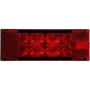 Feu stop/virage/arrière Blazer C7298TM à LED submersible avec 6 fonctions et éclairage de plaque d'immatriculation. Design discret et longue durée de vie.