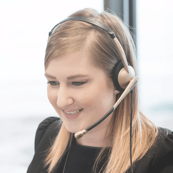 Discover the CS100 USB communication headset from Koss, offering outstanding sound quality and crystal-clear communication. Perfect for telecommunications, online gaming and much more.