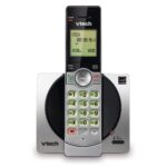 Le VTech CS6919 est un téléphone sans fil DECT 6.0 avec haut-parleur duplex intégral, afficheur, blocage d'appels, répertoire de 50 contacts, écran rétroéclairé et possibilité d'ajouter jusqu'à 5 combinés.