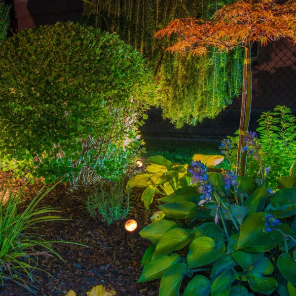 MLB7-1075-RGB: Create an outdoor ambiance with the 4-piece smart spotlight. Voice control, multicolor LED lighting, water-resistant.