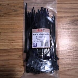 Attaches auto-bloquantes 200 mm noires (paquet de 100), nylon 66 UL94V-2, résistantes à 22 kg, idéales pour câblage et fixation sécurisée.